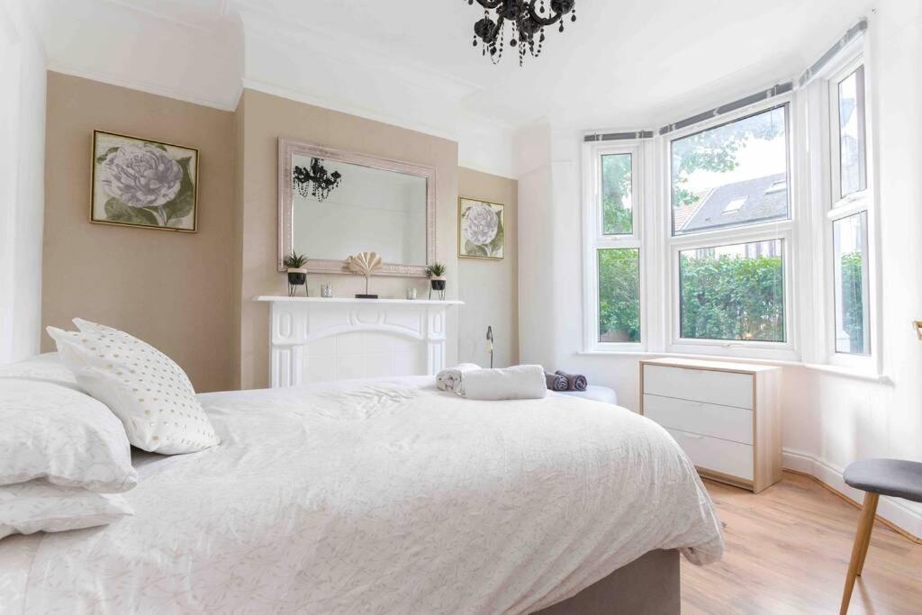 Contemporary 3 Bed House With Spacious Garden Close To Stratford Лондон Экстерьер фото